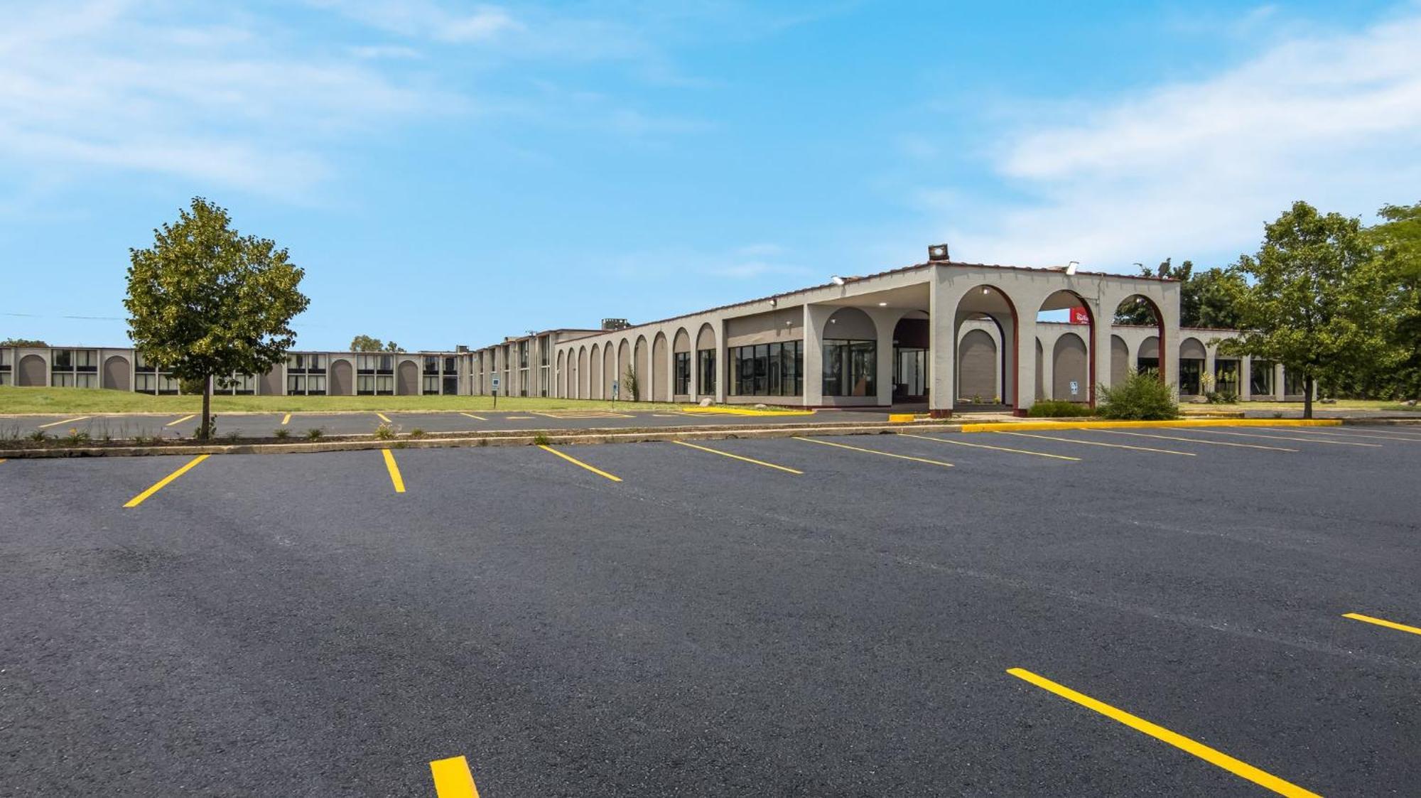 Hometowne Studios By Red Roof And Conference Center Chicago - N Aurora Naperville North Aurora Buitenkant foto