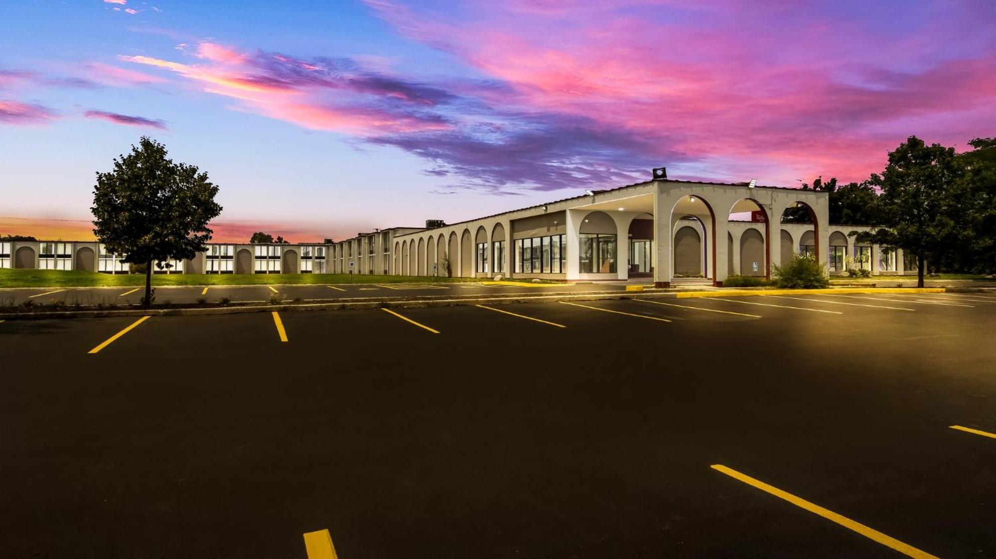 Hometowne Studios By Red Roof And Conference Center Chicago - N Aurora Naperville North Aurora Buitenkant foto