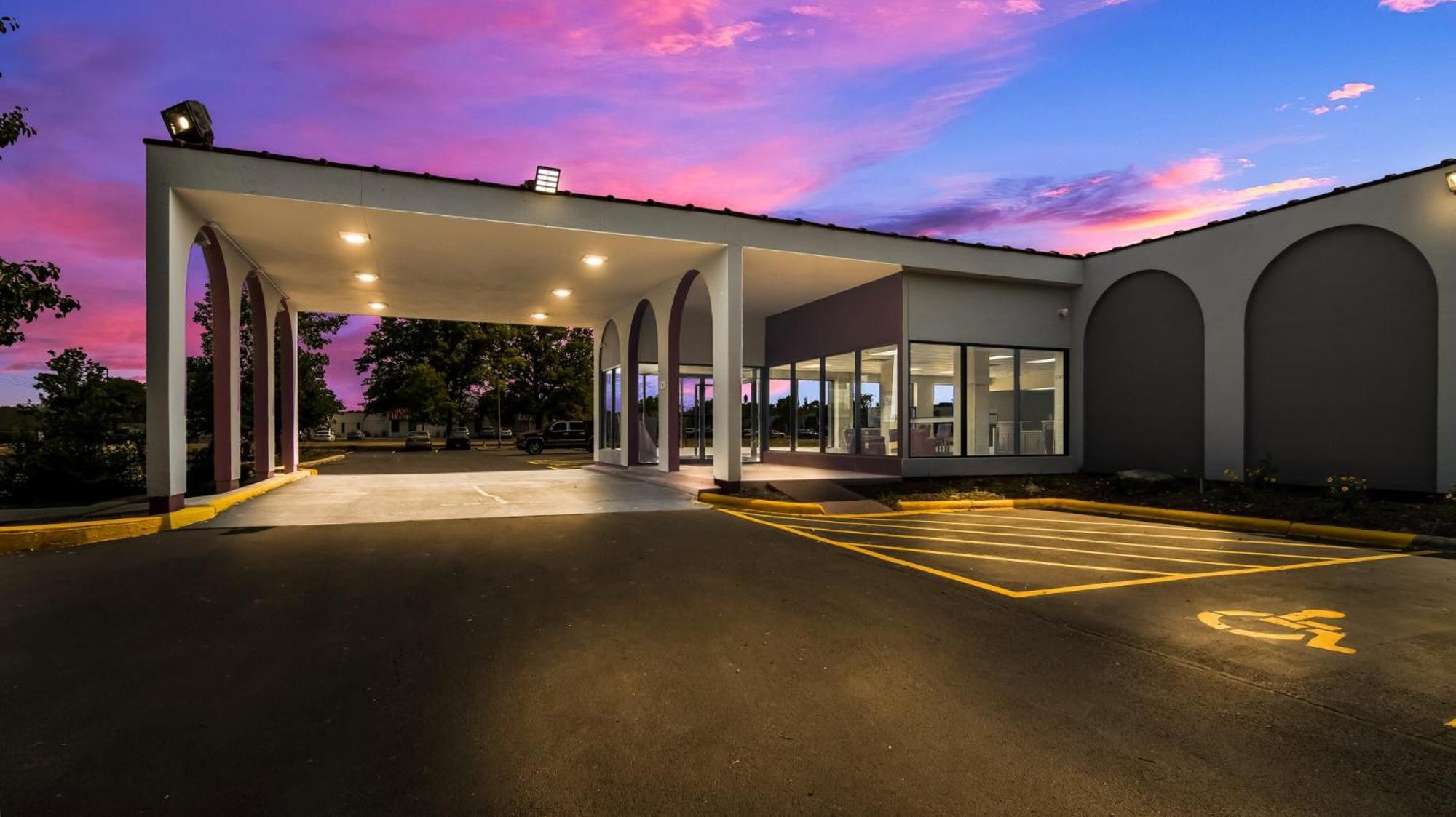 Hometowne Studios By Red Roof And Conference Center Chicago - N Aurora Naperville North Aurora Buitenkant foto