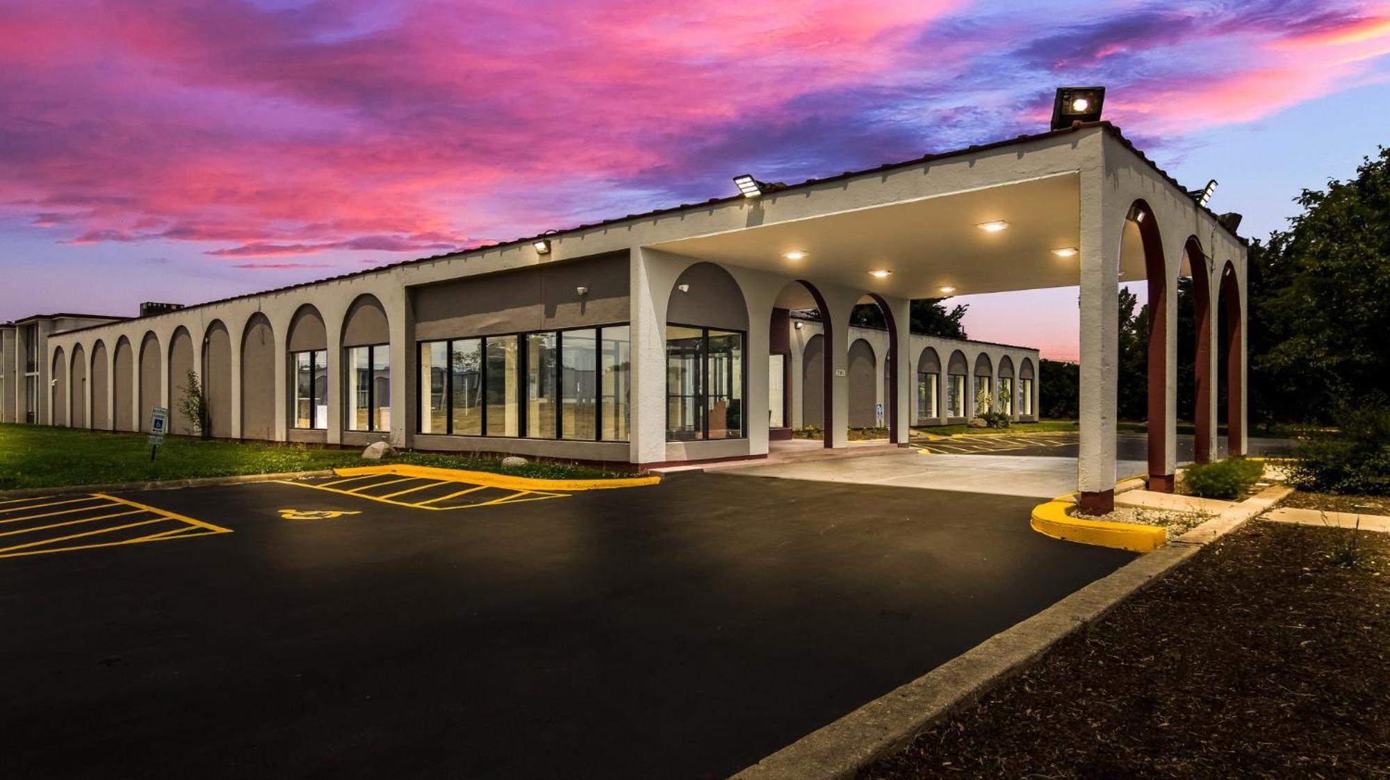 Hometowne Studios By Red Roof And Conference Center Chicago - N Aurora Naperville North Aurora Buitenkant foto