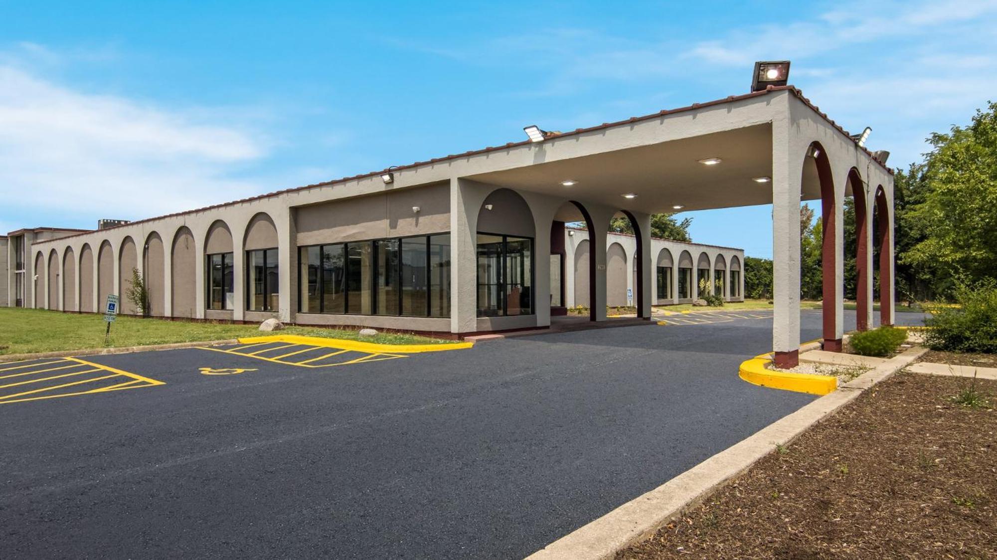 Hometowne Studios By Red Roof And Conference Center Chicago - N Aurora Naperville North Aurora Buitenkant foto